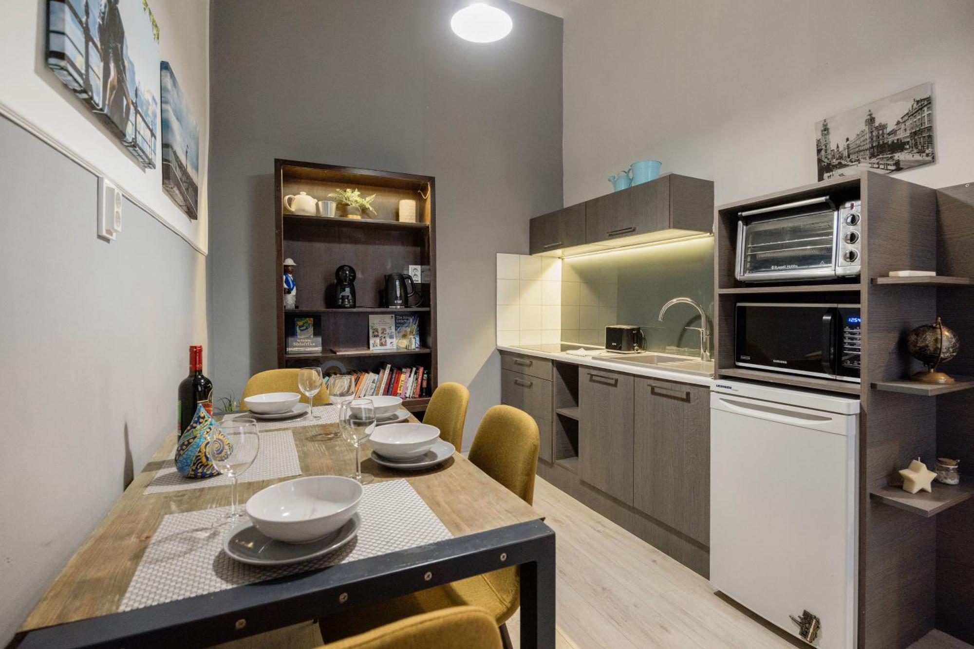 Appartamento Urban Tranquillity By The Main Shopping Street Budapest Esterno foto