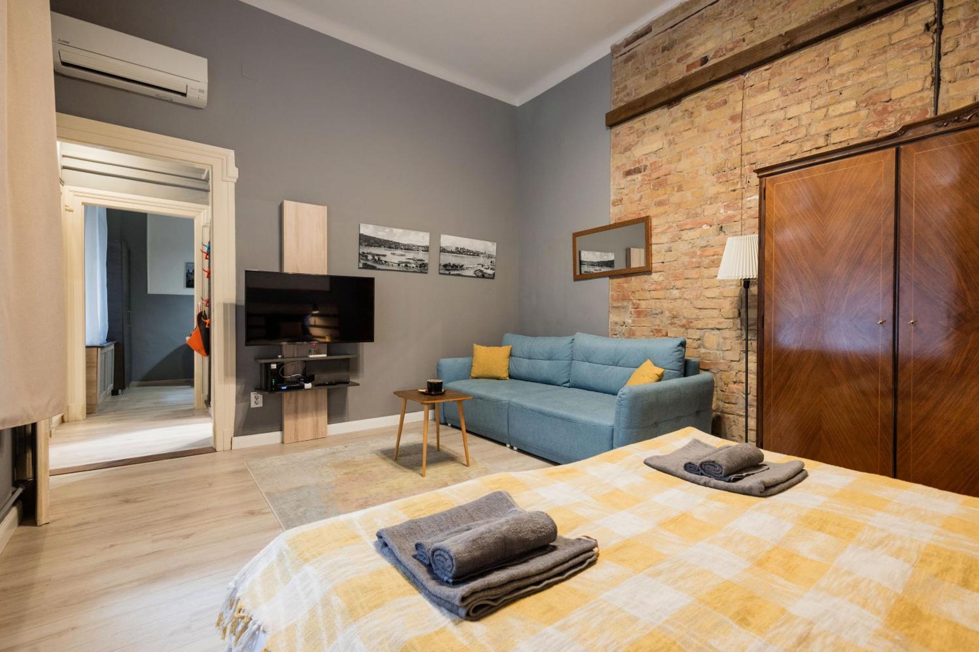 Appartamento Urban Tranquillity By The Main Shopping Street Budapest Esterno foto